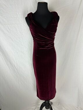 Elegant Rock Steady Wine Velvet Midi Dress